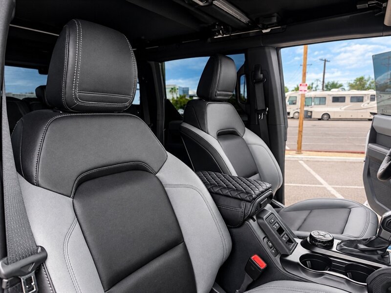 Used 2023 Ford Bronco Black Diamond AWD/4WD image 19