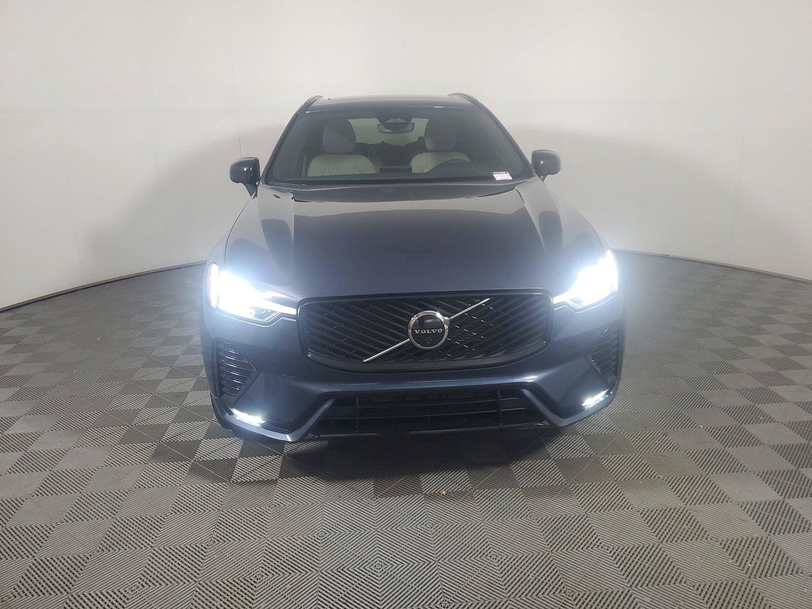Used 2026 Volvo XC60 B5 Plus w/ Protection Package Premier AWD/4WD image 2