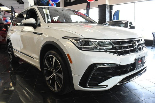 Used 2022 Volkswagen Tiguan SEL R-Line AWD/4WD image 3