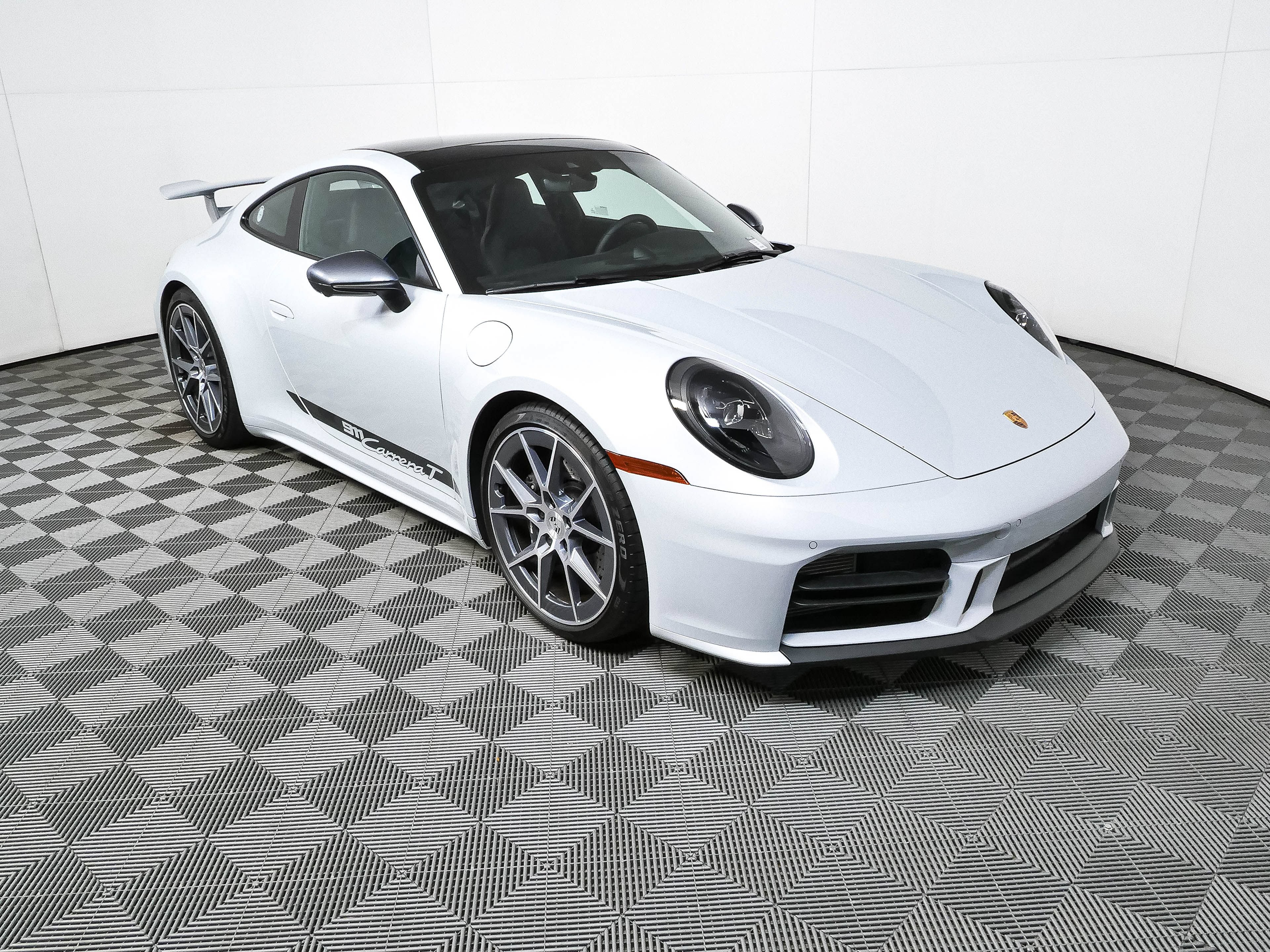 Certified 2025 Porsche 911 Carrera RWD image 25