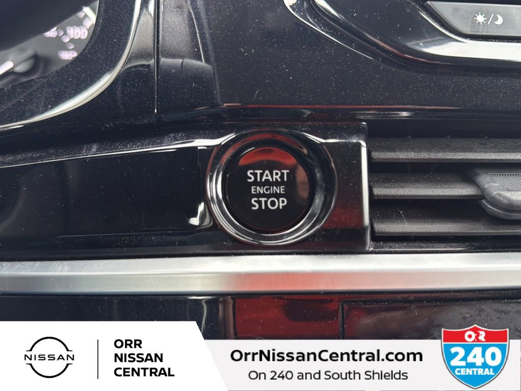 Used 2025 Nissan Pathfinder SV image 27