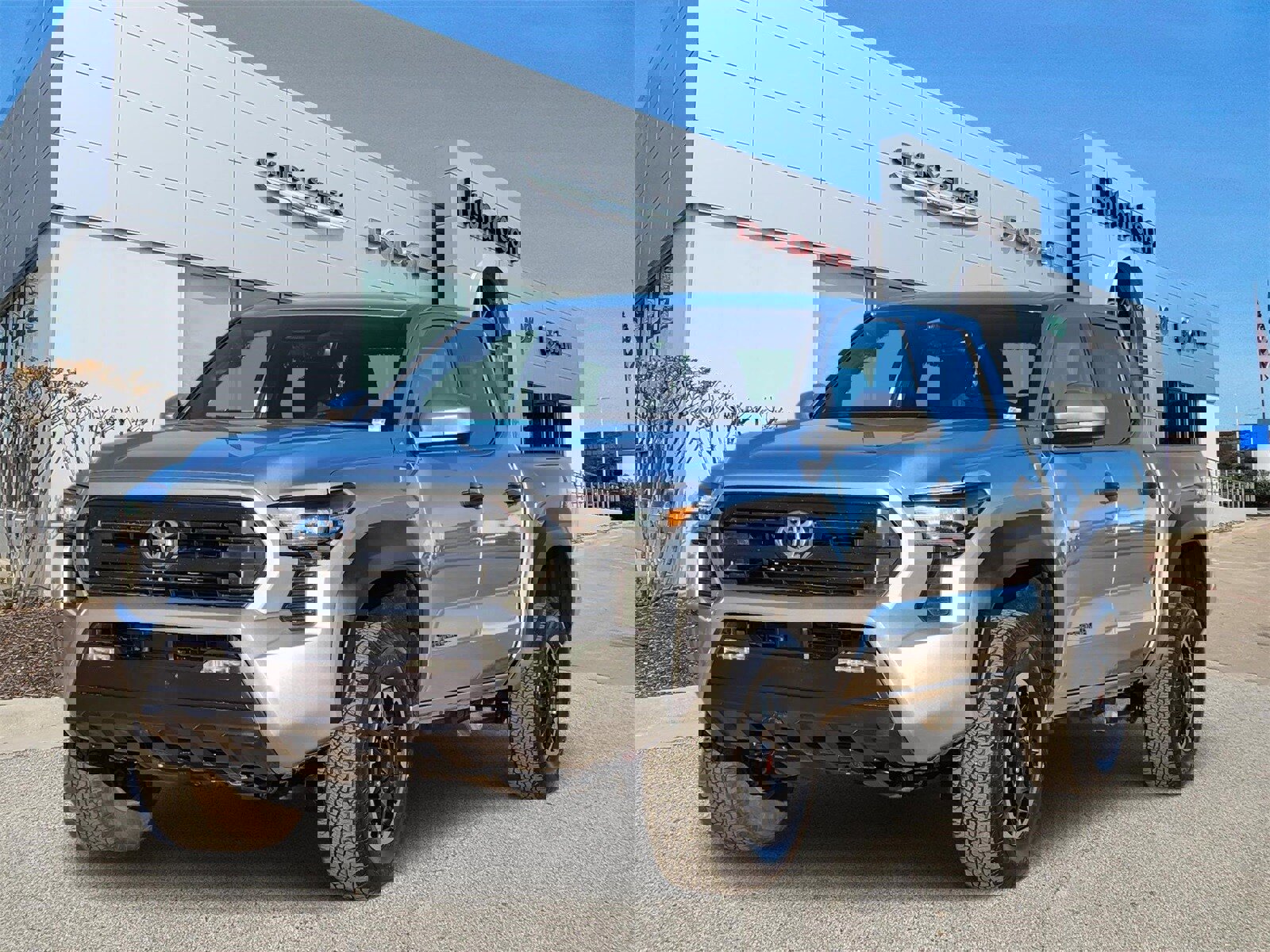 Used 2025 Toyota Tacoma TRD Off-Road image 2