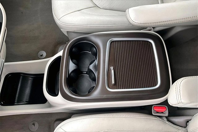 Used 2021 Chrysler Pacifica Touring-L image 18
