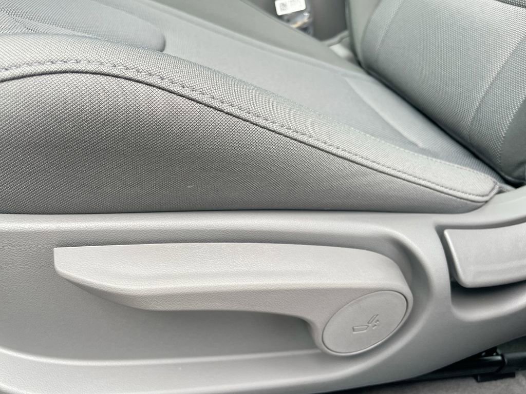 Used 2025 Hyundai Elantra SE image 38