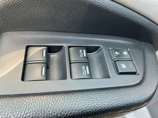 Used 2017 Honda Pilot Touring image 13