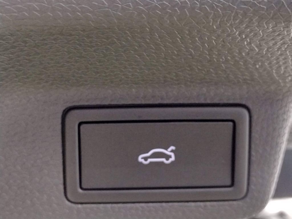 New 2025 Volkswagen ID. Buzz 1st Edition image 18