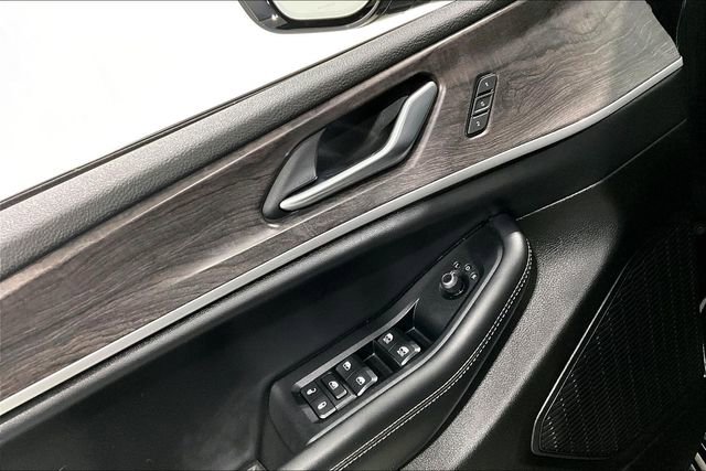 Used 2023 Jeep Grand Cherokee Limited w/ Luxury Tech Group II image 38