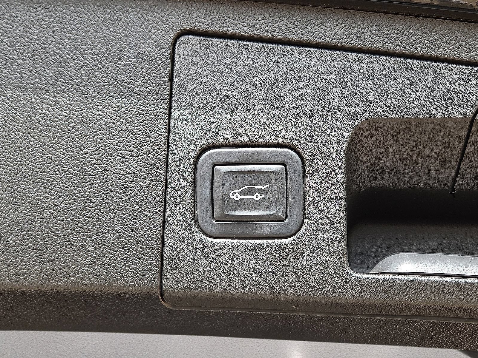 Used 2023 Cadillac XT4 Luxury FWD image 15