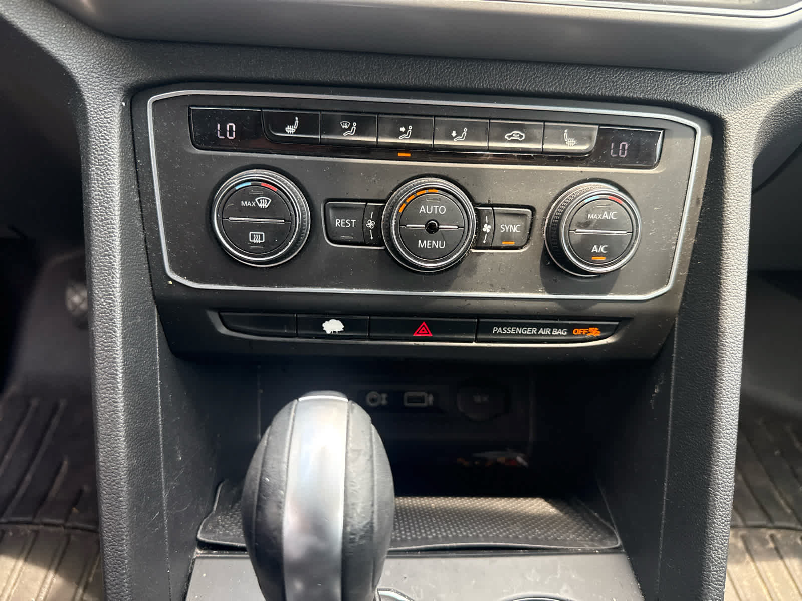Used 2018 Volkswagen Atlas SE FWD image 36