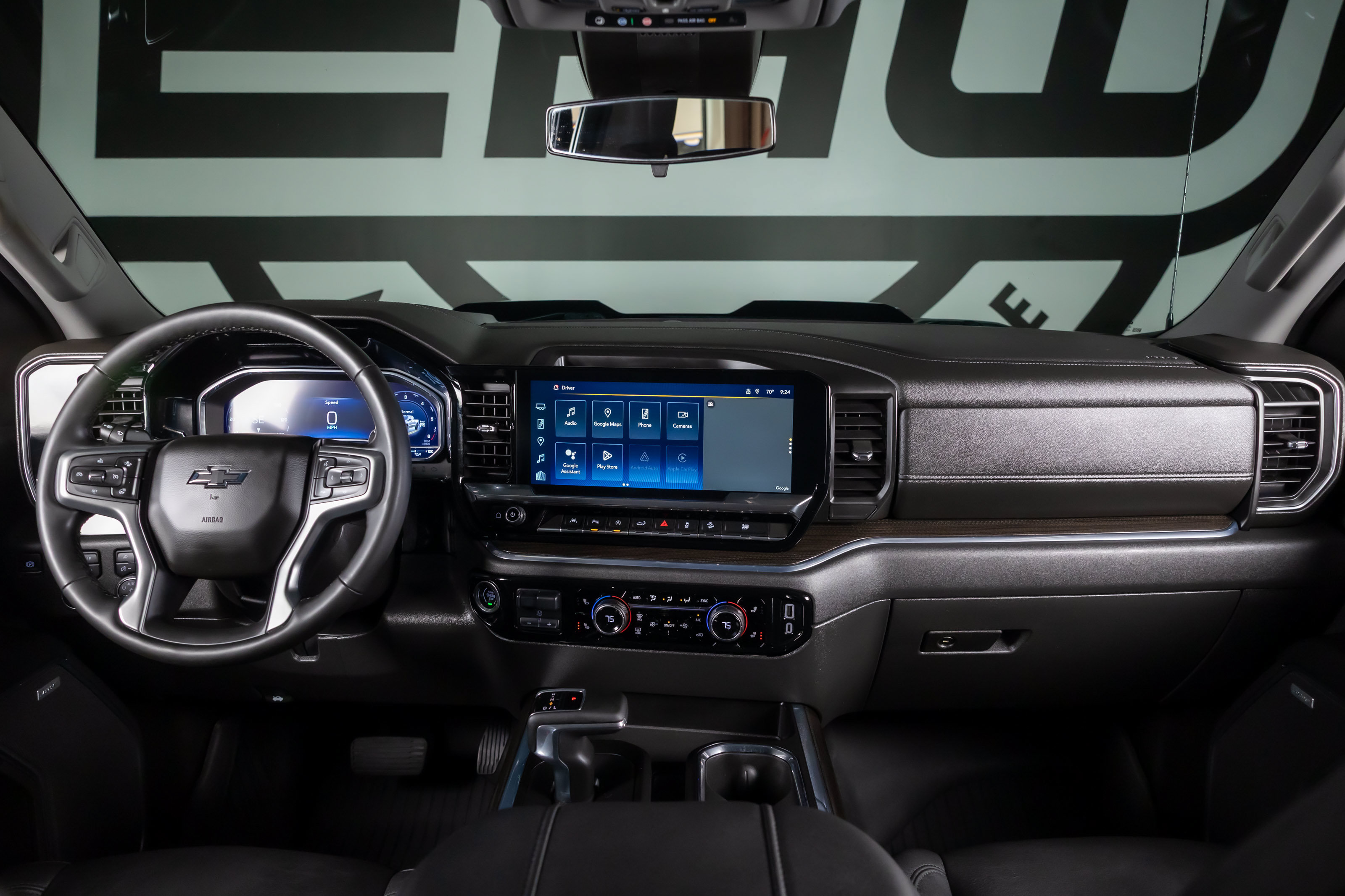 Used 2024 Chevrolet Silverado 1500 LT Trail Boss w/ LT Trail Boss Premium Package AWD/4WD image 3