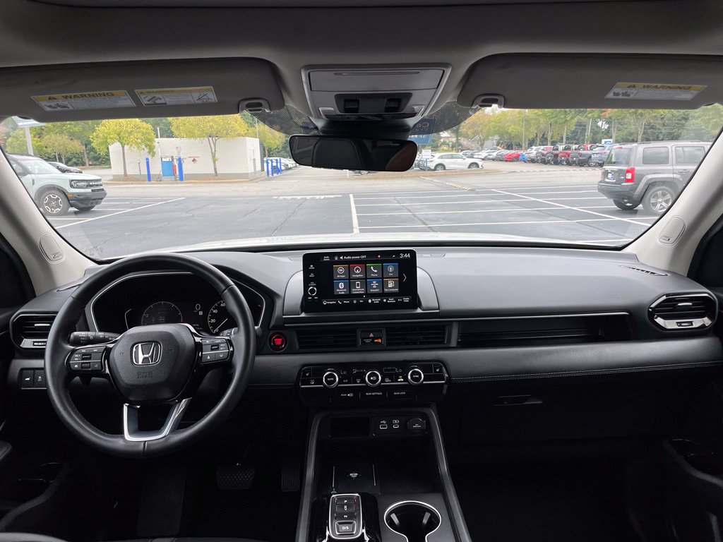 Certified 2025 Honda Pilot Touring image 10
