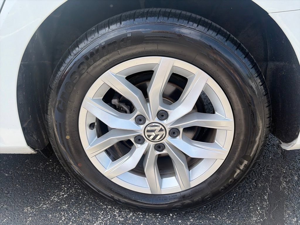 Used 2017 Volkswagen Passat 1.8T S FWD image 11