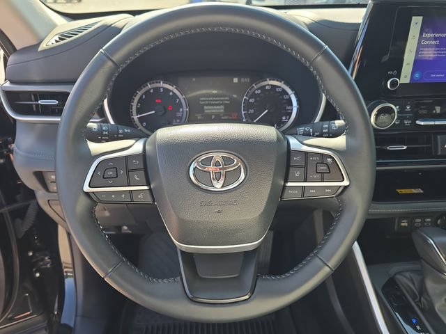 Used 2024 Toyota Highlander XLE AWD/4WD image 32