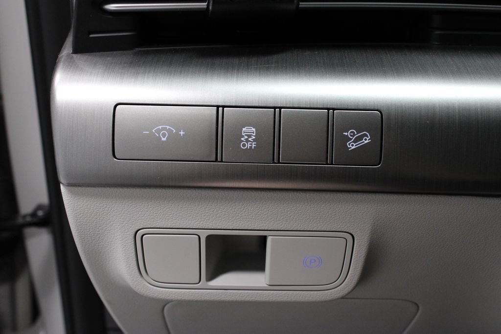 Certified 2025 Hyundai Kona SEL FWD image 28