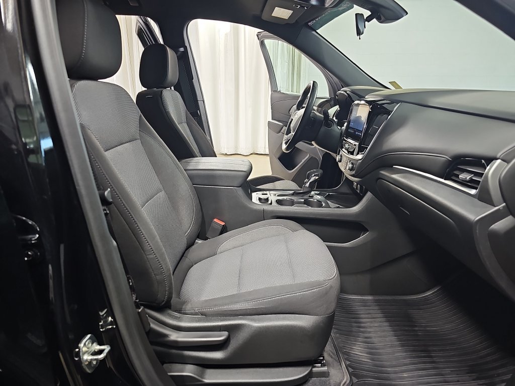 Used 2023 Chevrolet Traverse LT FWD image 13