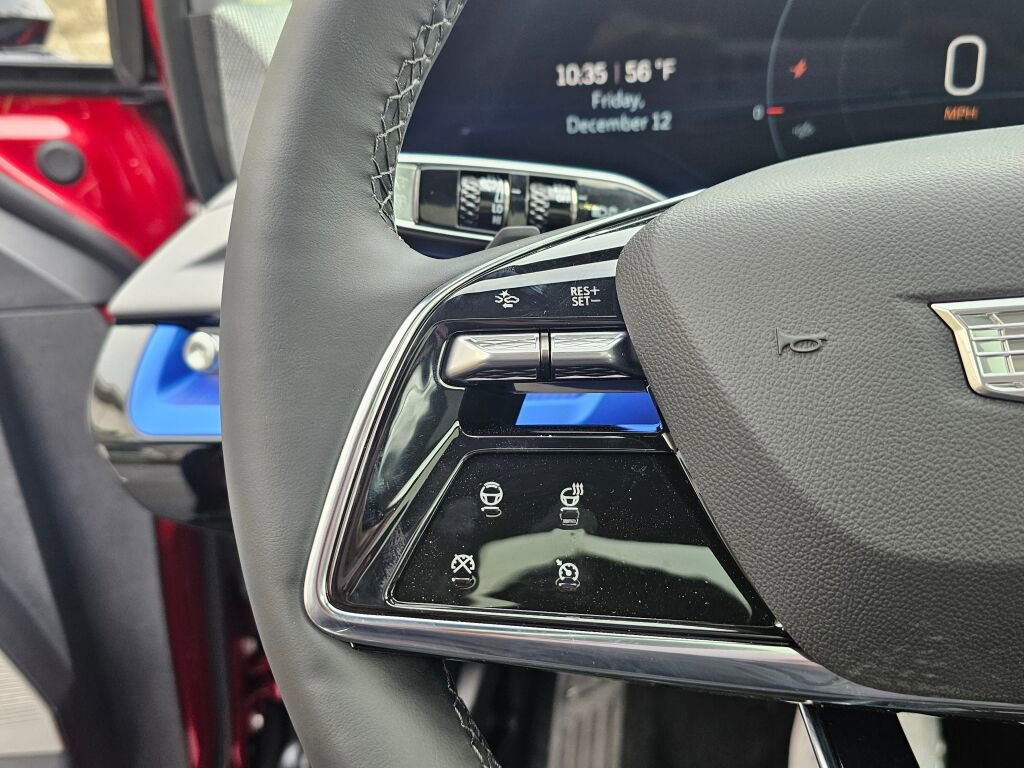 New 2026 Cadillac Optiq Luxury 1 image 34