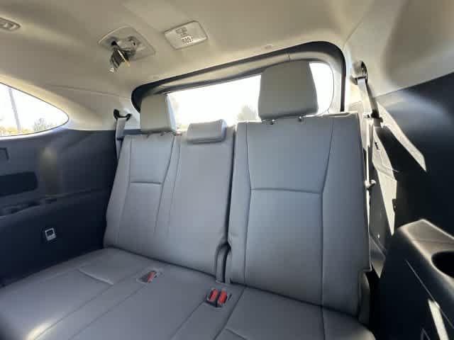 Used 2025 Toyota Highlander Platinum AWD/4WD image 22