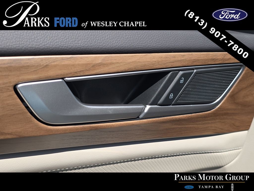 Used 2025 Volkswagen Atlas SE FWD image 17