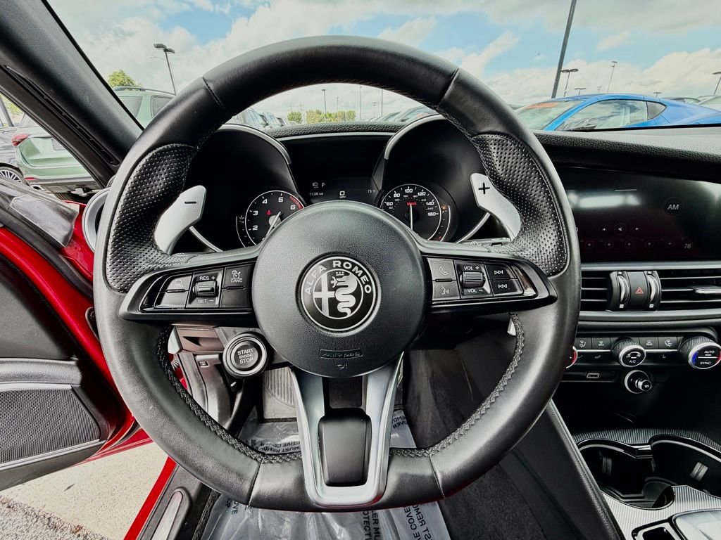 Used 2023 Alfa Romeo Giulia Veloce RWD image 22