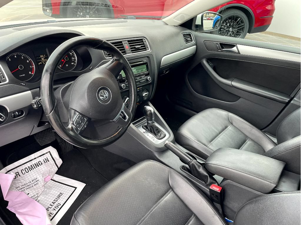 Used 2013 Volkswagen Jetta SE FWD image 12