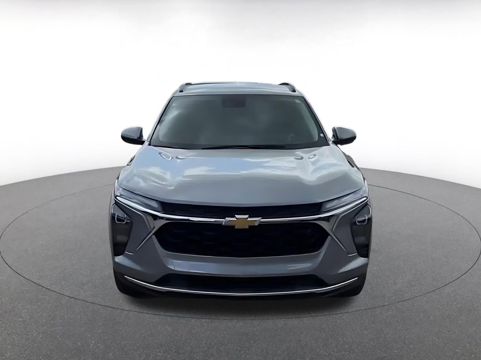 Used 2025 Chevrolet Trax LT FWD image 7