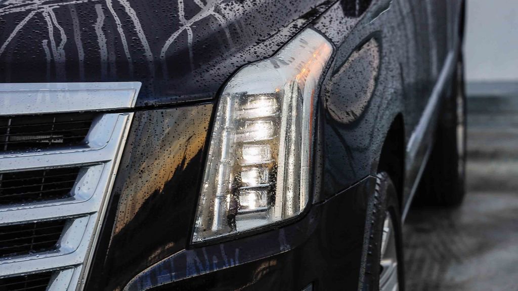 Used 2018 Cadillac Escalade ESV Premium Luxury image 5