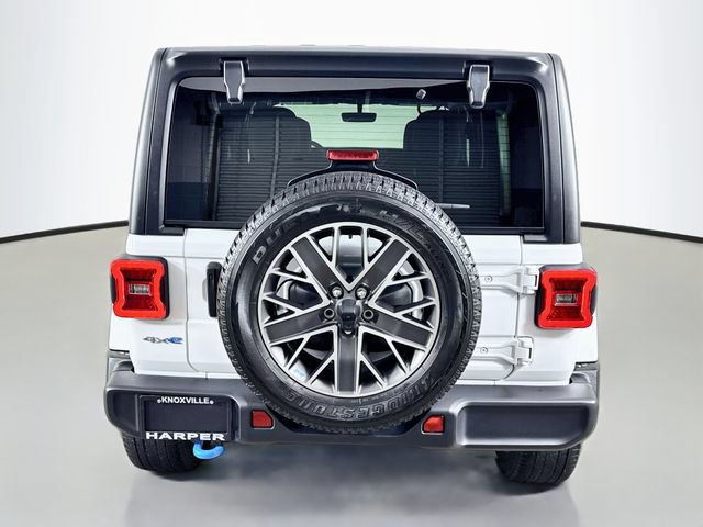 Used 2023 Jeep Wrangler Unlimited Sahara w/ Cold Weather Group AWD/4WD image 8