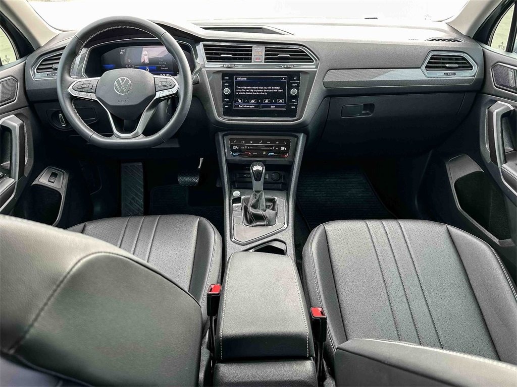 Used 2024 Volkswagen Tiguan SE image 11