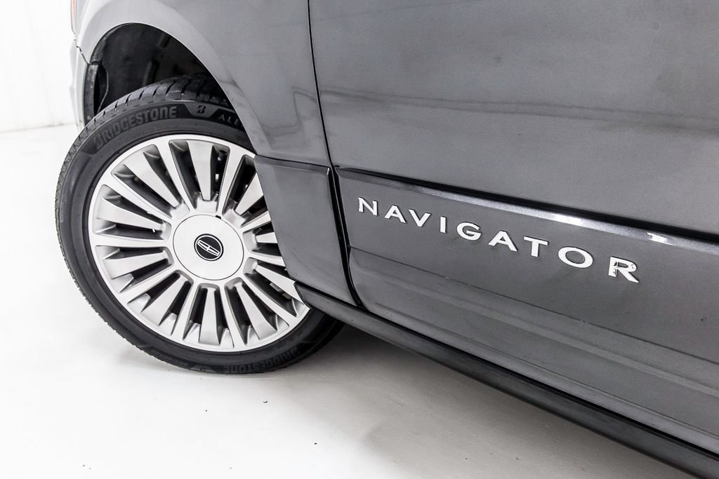 Used 2015 Lincoln Navigator 2WD w/ Equipment Group 101A Reserve image 11