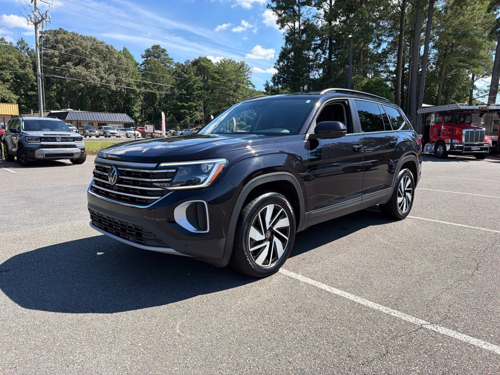 Used 2025 Volkswagen Atlas SE FWD image 2