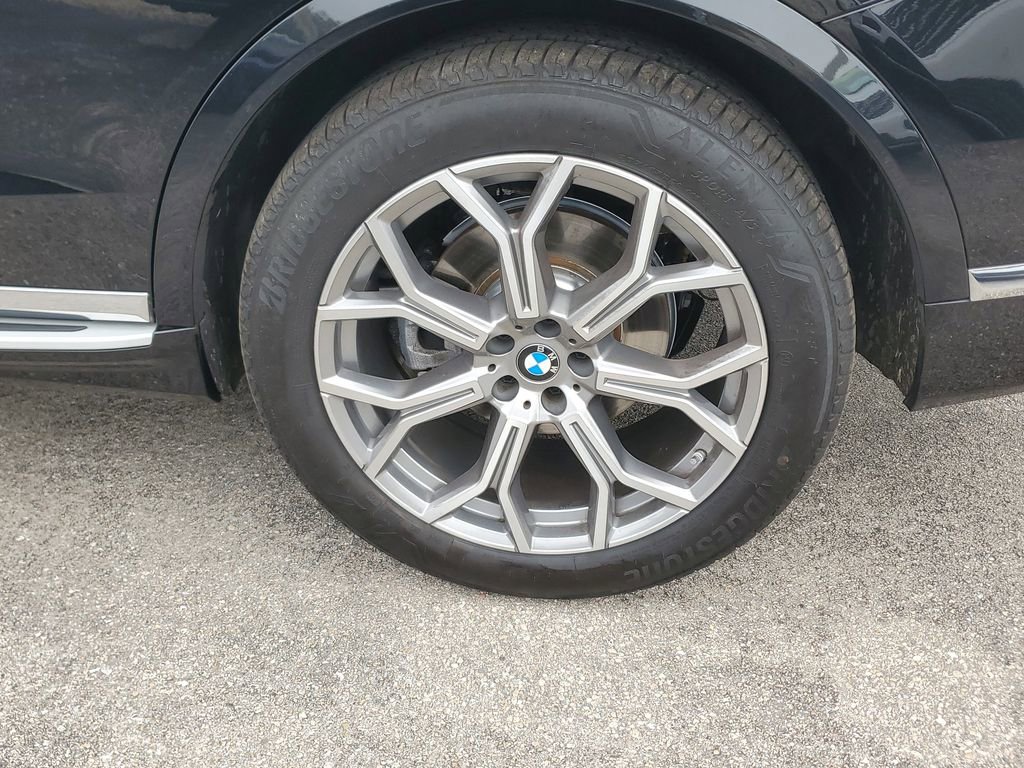 Used 2024 BMW X7 xDrive40i image 11