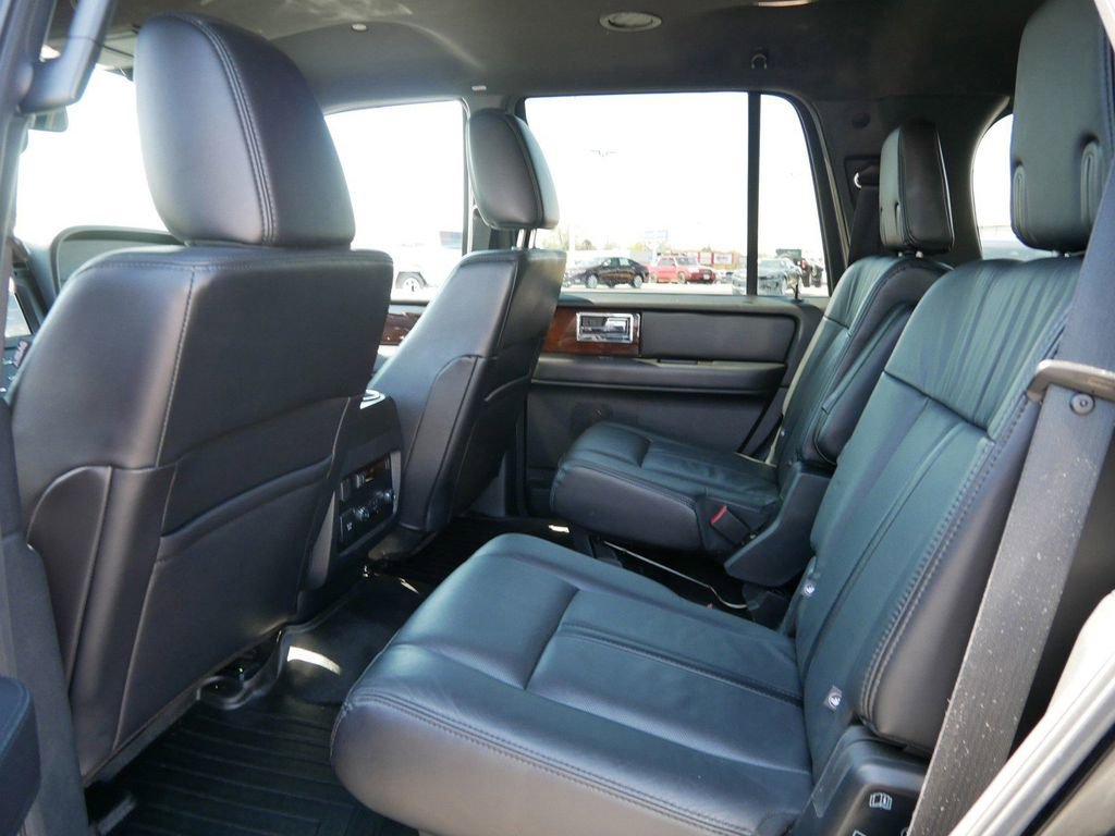 Used 2016 Lincoln Navigator Select AWD/4WD image 12