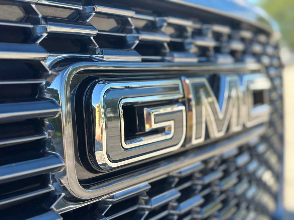 Used 2023 GMC Yukon XL Denali Ultimate AWD/4WD image 11