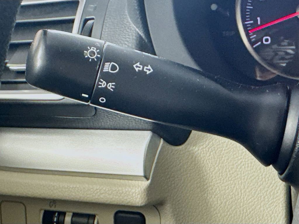 Used 2016 Subaru Impreza 2.0i Premium image 12