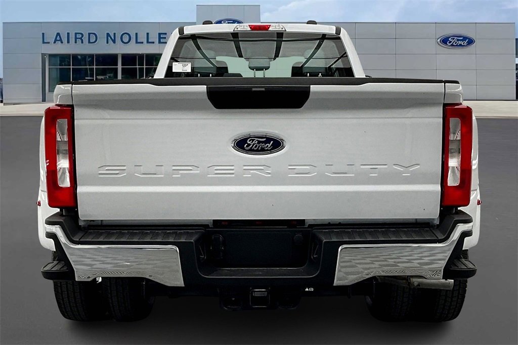 New 2026 Ford F350 4x4 Crew Cab DRW Super Duty image 4