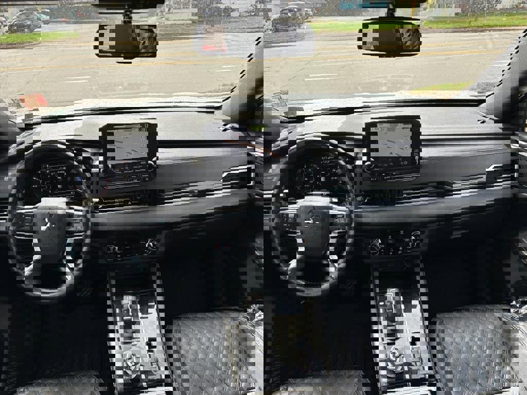 Used 2023 Mitsubishi Outlander SEL image 6