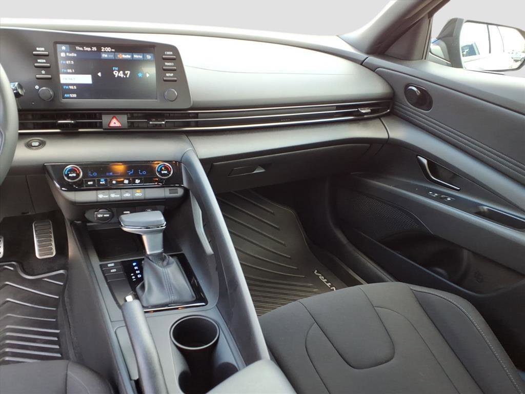 Used 2025 Hyundai Elantra Sport image 32