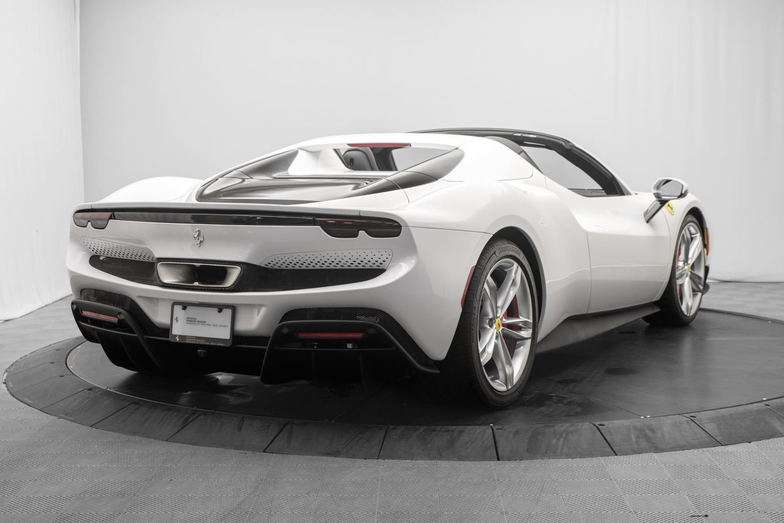 Used 2025 Ferrari 296 GTS RWD image 3
