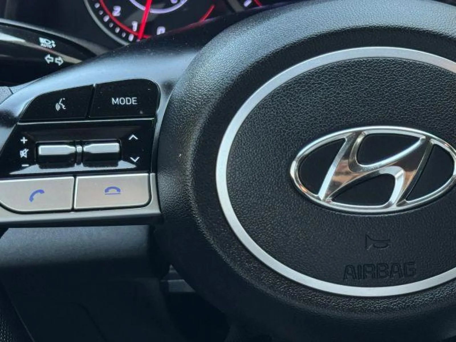 Used 2022 Hyundai Elantra SEL FWD image 31