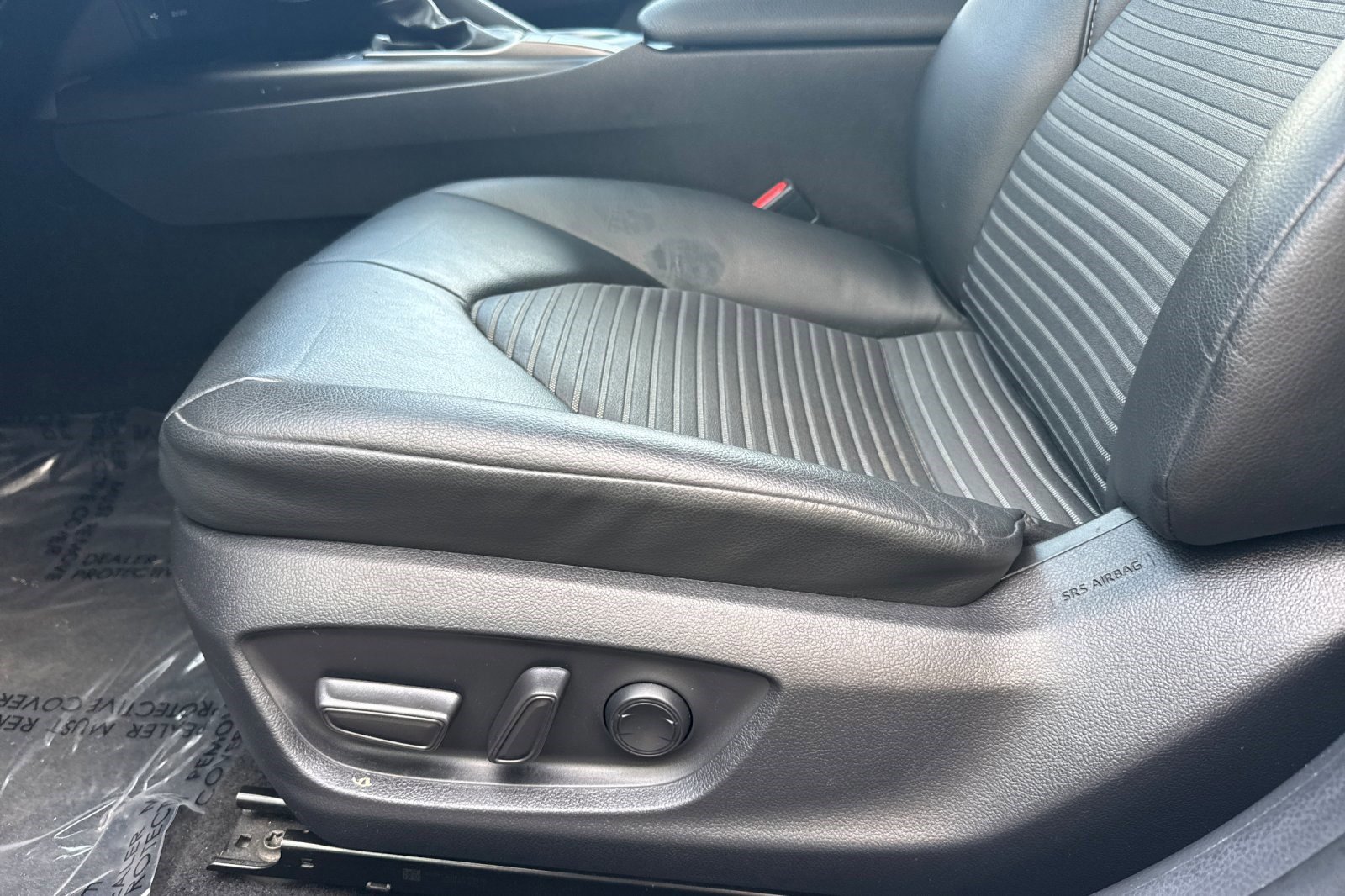 Used 2023 Toyota Camry SE w/ Convenience Package image 14