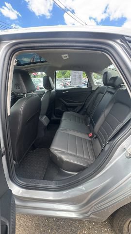 Used 2024 Volkswagen Jetta SE FWD image 14