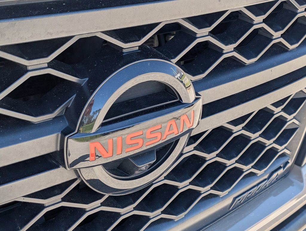 Used 2021 Nissan Titan PRO-4X w/ Pro-4x Convenience Package AWD/4WD image 9