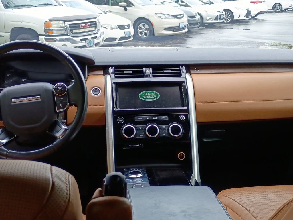 Used 2018 Land Rover Discovery HSE Luxury image 20
