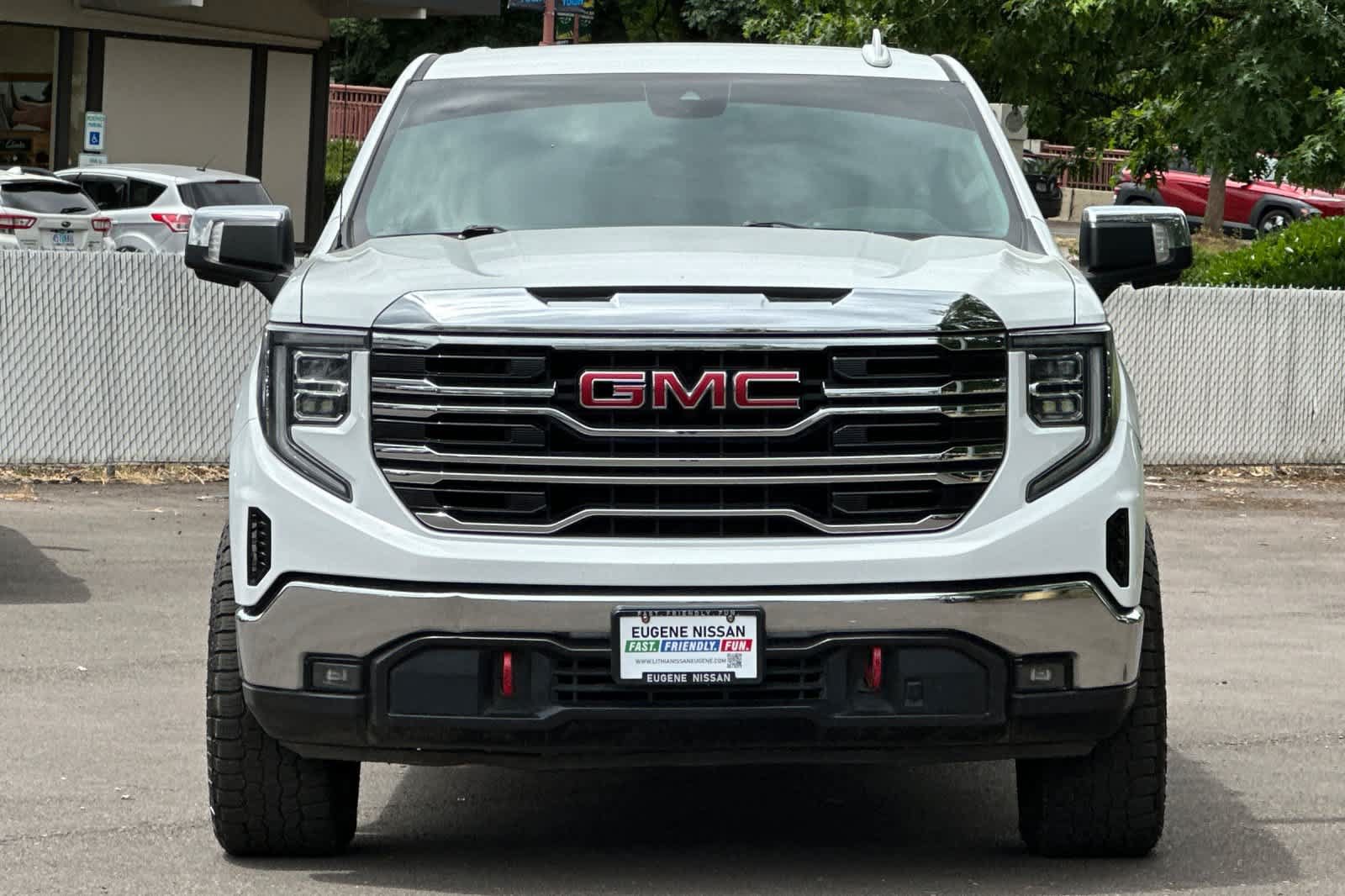 Used 2022 GMC Sierra 1500 SLT w/ X31 Off-Road Package AWD/4WD image 10