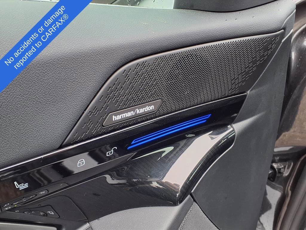 Used 2025 BMW 530i xDrive w/ Premium Package image 17