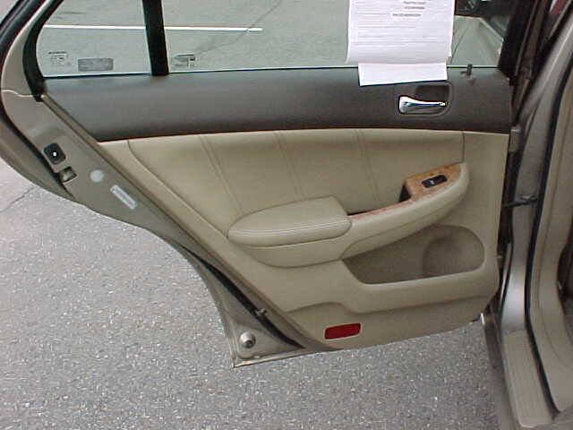 Used 2005 Honda Accord EX image 13