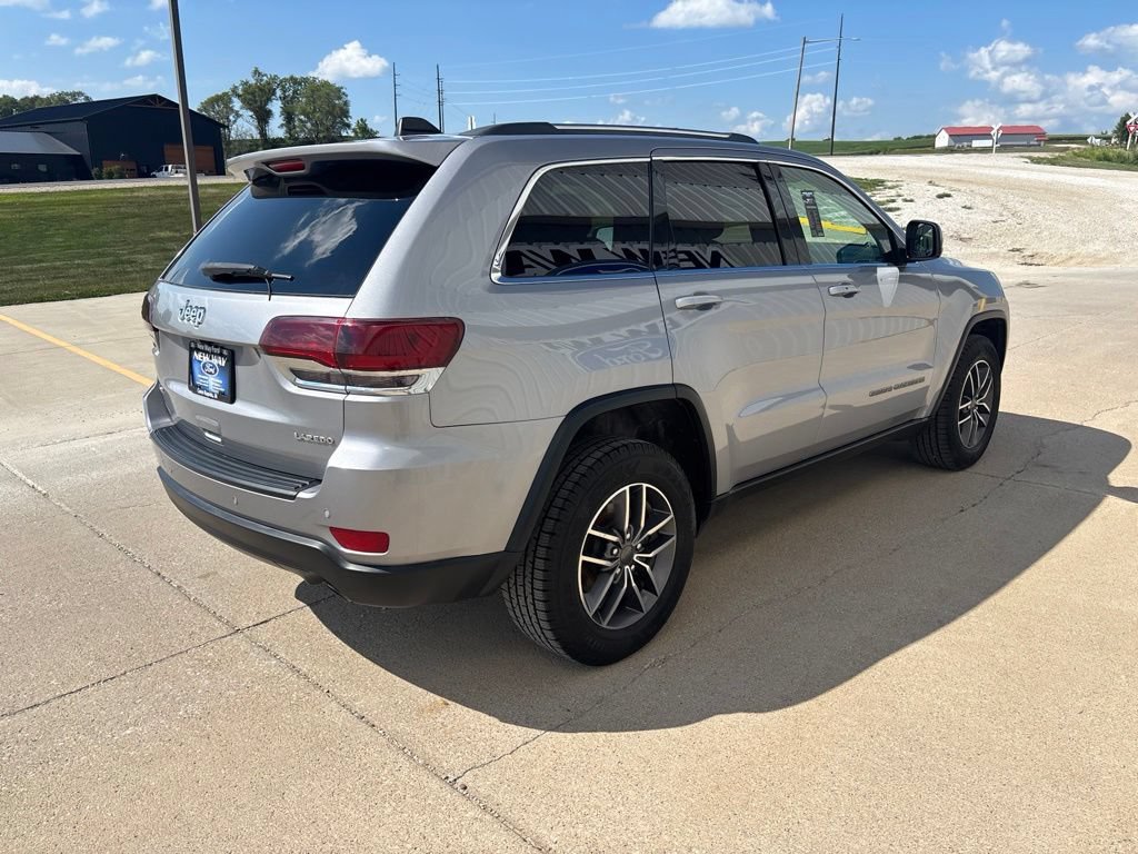 Used 2019 Jeep Grand Cherokee Laredo w/ 18" Wheel & 8.4" Radio Group AWD/4WD image 4