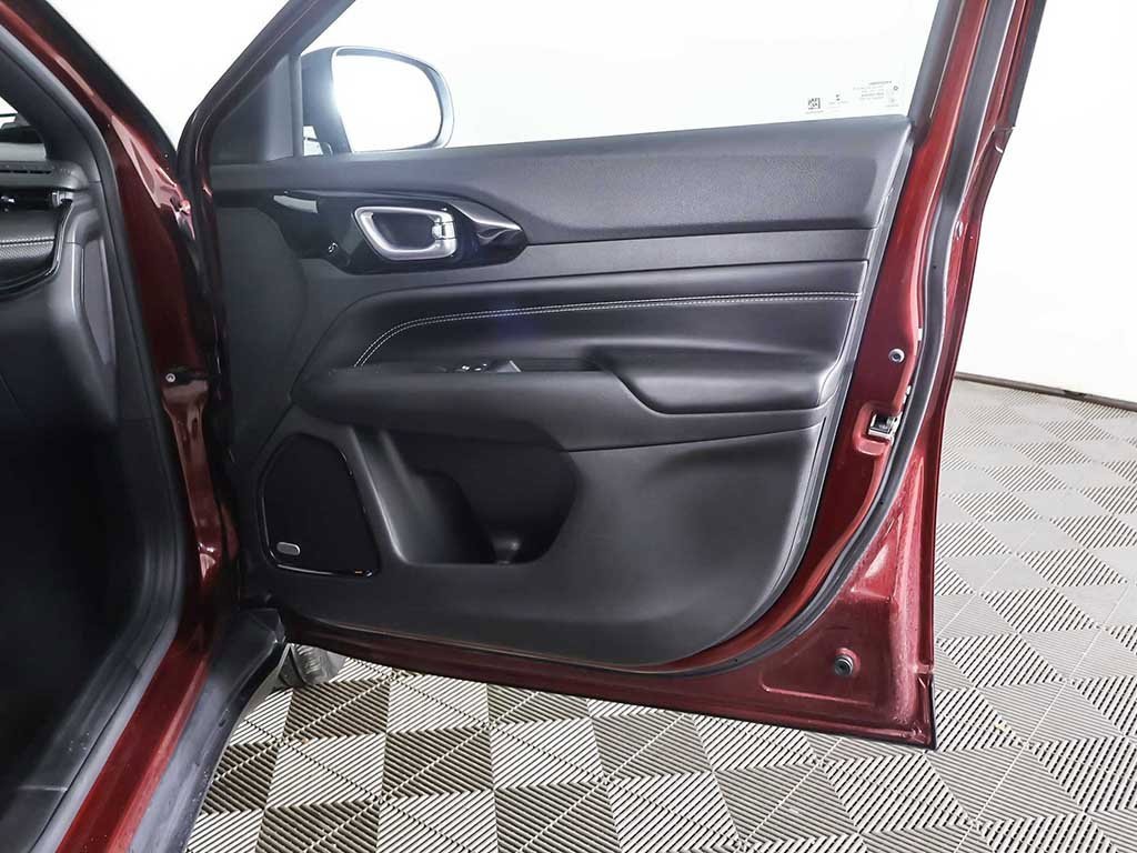 Used 2022 Jeep Compass Altitude w/ Sun and Sound Group image 24