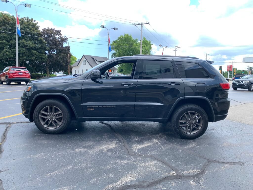 Used 2016 Jeep Grand Cherokee Laredo 75th Anniversary AWD/4WD image 4
