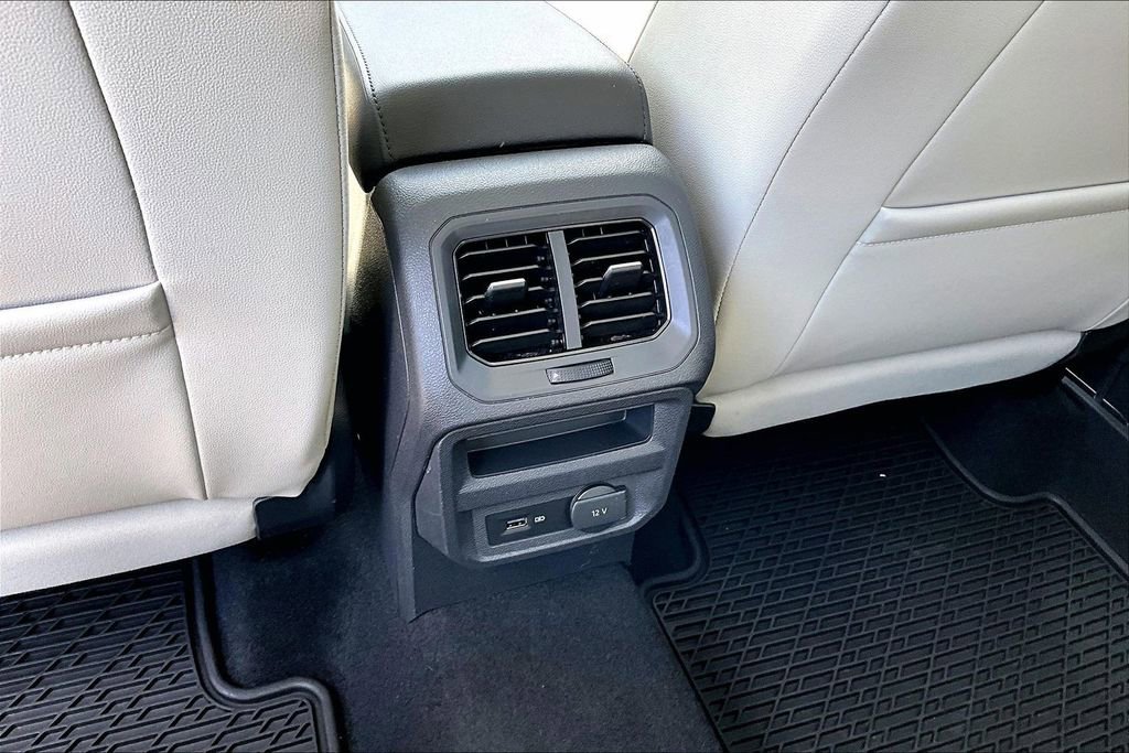 Used 2019 Volkswagen Tiguan SE w/ Panoramic Sunroof Package image 18